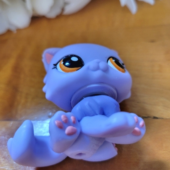 Littlest Pet Shop LPS #1771 Purple Cat Persian Kitten Orange Eyes 2007 - Picture 6 of 10